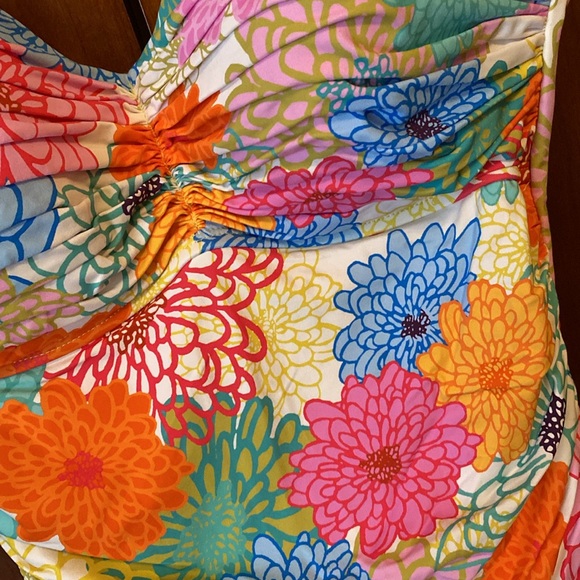 Bleu by Rod Beattie floral patterned one-piece bathing suit, size 6. - Picture 2 of 12